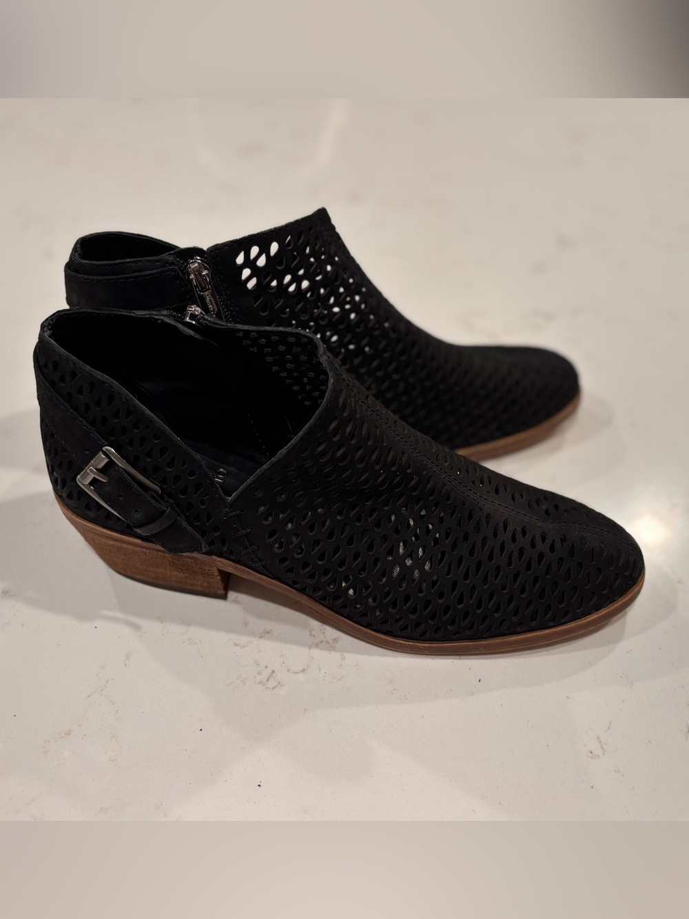 Black Ankle Booties Vince Camuto 8.5 Zipper